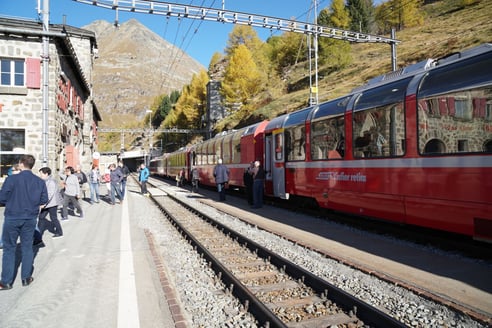 Der Bernina Express von aussen